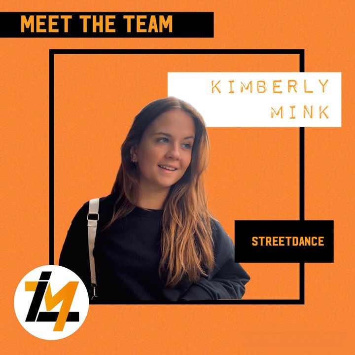 🧡MEET THE TEAM🧡KIMBERLY MINK@xkimberlymink “Van kleins af aan was ik altijd al aan het dansen! Ik begon met streetdance lessen en ben toen uiteindelijk doorgegroeid tot een allround danser. Ik heb veel op het podium gestaan en heb ook veel groep- en duo wedstrijden gedaan. Ik merkte al snel dat ik hier mijn baan van wilde maken en dat ik een plaats van zelf in de lessen staan, ook graag voor de groep wilde gaan staan. Ik ben afgestudeerd aan het MBO dans in Haarlem en ik geef nu allround danslessen.Ik ben een energieke, positieve en motiverende docent. Ik zal met mijn leerlingen werken aan hun persoonlijke kwaliteiten en natuurlijk aan die van de groep. Mijn lessen zullen een uur vol gezelligheid en dansplezier zijn!”