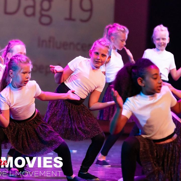 Ooeeh! De kaartverkoop voor “Night at the movies” gaat over 1,5 week al van start!😍 Zet hem in je agenda om de beste plekjes te reserveren!🎉Show 1: 14:00 - Langeraar & ZevenhovenShow 2: 19:00 - Nieuwveen & Ter AarAlle selecties en 14+ groepen dansen 2 shows!Kaartjes zijn €15,- en te koop via de site van Theater Castellum!💃🏻 Zie de link hieronder:https://castellum.nl/theater/i-movementTag degene die met jou meegaat naar de show!😍👌🏼